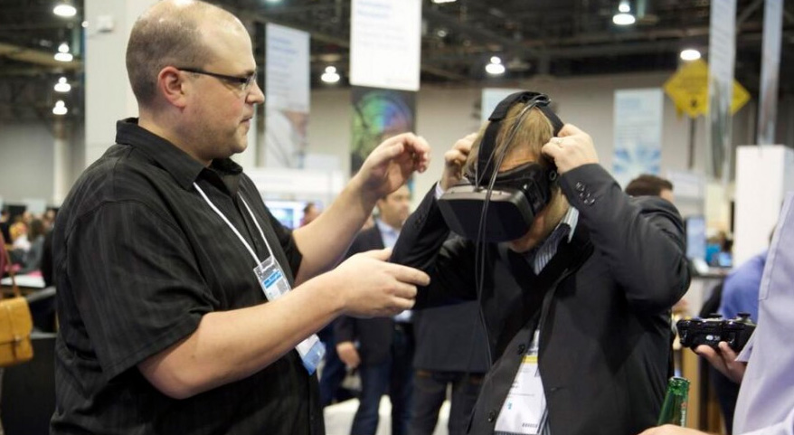 Oculus Rift virtual reality for trade show booth marketing and sales